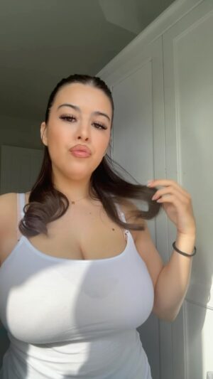 Sophia Grace Brownlee Instagram - @bhadbhabie 💋💕