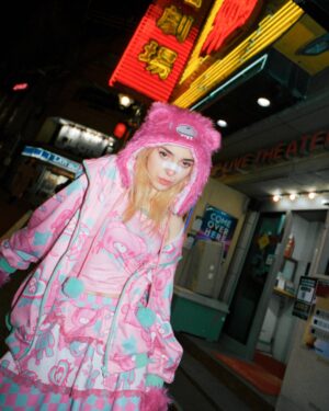 Sophie Luborsky Instagram - @sophiep0wers for yokogao

@sophiep0wers landed in Tokyo to celebrate her collaboration with @gloomybearofficial, marking the character’s 25th anniversary with a limited collection in partnership with @acdcrag_harajuku. She took over the night with a rave alongside @subcultureparty & @kyun__desu_.  We took Sophie on a trip through the streets of Shibuya in one of the three colorways of the Gloomy Bear collab.

Photos by @_nuts.tokyo_