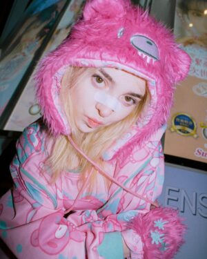 Sophie Luborsky Instagram - @sophiep0wers for yokogao

@sophiep0wers landed in Tokyo to celebrate her collaboration with @gloomybearofficial, marking the character’s 25th anniversary with a limited collection in partnership with @acdcrag_harajuku. She took over the night with a rave alongside @subcultureparty & @kyun__desu_.  We took Sophie on a trip through the streets of Shibuya in one of the three colorways of the Gloomy Bear collab.

Photos by @_nuts.tokyo_