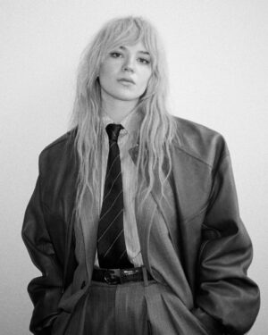 Sophie Thatcher Instagram - new issue of @heroine_mag 
Photography @cassblackbird
Fashion @jermaine_daley 
Hair @estherlangham @artandcommerce
Make-up @romyglow
Introduction @alexjamestaylor
Hair assistant @karenkhair_
1