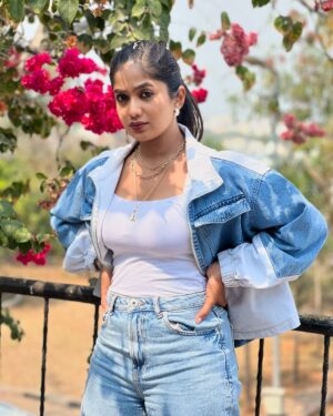 Soundarya Reddy Instagram - I think attitude is everything 😎💥

Outfit- ma✨
MUA - @triya_glam_makeup 
Nails - @luxesalon_hyd.kondapur 

#soundaryareddy #hanuman #soundu #rama #s🫶🏻u