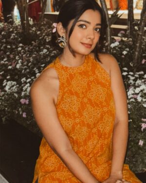 Sowkya Reddy Instagram - A little देसी state of mind !!
Earrings : @thetrovestudio 

.
.
.
.
.
.
.
.
( Desi , kurti , Indian outfit , Desi aesthetics , jumka , silver earrings )