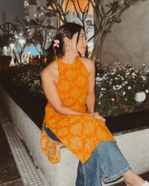 Sowkya Reddy Instagram - A little देसी state of mind !!
Earrings : @thetrovestudio 

.
.
.
.
.
.
.
.
( Desi , kurti , Indian outfit , Desi aesthetics , jumka , silver earrings )