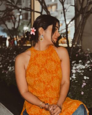 Sowkya Reddy Instagram - A little देसी state of mind !!
Earrings : @thetrovestudio 

.
.
.
.
.
.
.
.
( Desi , kurti , Indian outfit , Desi aesthetics , jumka , silver earrings )