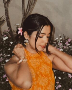 Sowkya Reddy Instagram - A little देसी state of mind !!
Earrings : @thetrovestudio 

.
.
.
.
.
.
.
.
( Desi , kurti , Indian outfit , Desi aesthetics , jumka , silver earrings )