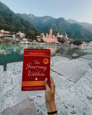 Sowkya Reddy Instagram - An Evening in Rishikesh 🌅 
When the Golden Sun meets the serene Ganges ☀️ 🧘
#rishikesh