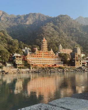 Sowkya Reddy Instagram - An Evening in Rishikesh 🌅 
When the Golden Sun meets the serene Ganges ☀️ 🧘
#rishikesh