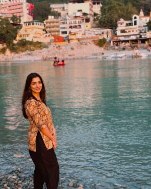Sowkya Reddy Instagram - An Evening in Rishikesh 🌅 
When the Golden Sun meets the serene Ganges ☀️ 🧘
#rishikesh