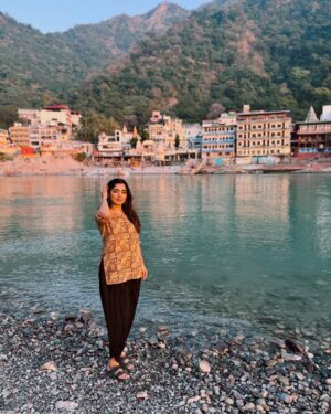 Sowkya Reddy Instagram - An Evening in Rishikesh 🌅 
When the Golden Sun meets the serene Ganges ☀️ 🧘
#rishikesh