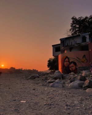 Sowkya Reddy Instagram - An Evening in Rishikesh 🌅 
When the Golden Sun meets the serene Ganges ☀️ 🧘
#rishikesh