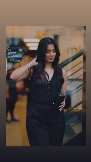Sowkya Reddy Instagram - #AD| 
I’m OBSESSED with my hair makeover with @redkenpro at @MirrorsLuxurySalon🖤

As a Redken Flagship salon in Hyderabad, they worked their magic on my hair with their iconic Glossing service and it was such a luxurious experience 🫶🏻✨

My hair you ask? 
I am in love and they feel amazingly soft, shiny, and totally refreshed! 
@Redken’s Hair glossing is the way to go! 💯❤️

If you’re in📍Hyderabad, you must visist Mirror’s Salon for your ultimate hair transformation! 💆‍♀️✨

#RedkenIndia @redken