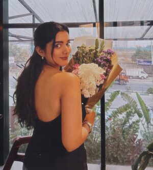 Sowkya Reddy Instagram - 🌷✨ Handful of flowers and a splash of creativity ✨🌷
.
.

@prezmo.in 
@florattica__ 
( bouquet , flowers , Hyderabad cafe , prezmo , bouquet workshop , art , make your own bouquet )