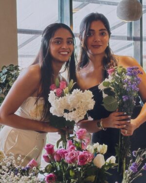 Sowkya Reddy Instagram - 🌷✨ Handful of flowers and a splash of creativity ✨🌷
.
.

@prezmo.in 
@florattica__ 
( bouquet , flowers , Hyderabad cafe , prezmo , bouquet workshop , art , make your own bouquet )