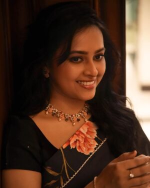 Sri Divya Instagram - 📷 @vfxkarthick 

Styling @kalyanik666 

Outfit @sravaniraoofficial 

Jewellery @devijewellersjubileehills 

M&H @rameshpanda.mua @puii_c_ammy

#BehindwoodsGoldHallOfFamers