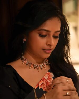 Sri Divya Instagram - 📷 @vfxkarthick 

Styling @kalyanik666 

Outfit @sravaniraoofficial 

Jewellery @devijewellersjubileehills 

M&H @rameshpanda.mua @puii_c_ammy

#BehindwoodsGoldHallOfFamers
