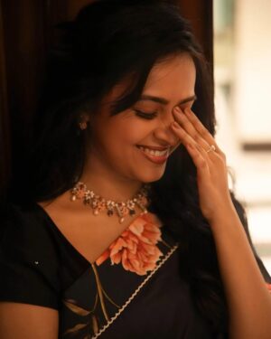 Sri Divya Instagram - 📷 @vfxkarthick 

Styling @kalyanik666 

Outfit @sravaniraoofficial 

Jewellery @devijewellersjubileehills 

M&H @rameshpanda.mua @puii_c_ammy

#BehindwoodsGoldHallOfFamers