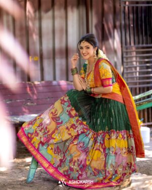 Sridevi Vijaykumar Instagram - Explore the magic of traditions ✨️
.
.
.
.
.
.

Outfit : @kadhambari_studio 

Jewellery: @karnikajewelshyd 

Make up :@ramya_mua 

Hair : @ganesh_hair_architect 

Photography :@ashokarsh

@vijaytelevision
Jodiareyouready #season2
#tradition #indian #culture #folk #danceshow #outfit #halfsaree #jewelry #indianfashion #weekend #holi #happyholi #instagood #instapic #sridevivijaykumar #sridevi #jodiareyouready #vijaytelevision #vijaytv #hotstar #jiohotstar #Saturday #sunday