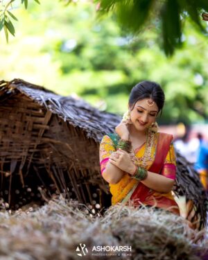Sridevi Vijaykumar Instagram - Explore the magic of traditions ✨️
.
.
.
.
.
.

Outfit : @kadhambari_studio 

Jewellery: @karnikajewelshyd 

Make up :@ramya_mua 

Hair : @ganesh_hair_architect 

Photography :@ashokarsh

@vijaytelevision
Jodiareyouready #season2
#tradition #indian #culture #folk #danceshow #outfit #halfsaree #jewelry #indianfashion #weekend #holi #happyholi #instagood #instapic #sridevivijaykumar #sridevi #jodiareyouready #vijaytelevision #vijaytv #hotstar #jiohotstar #Saturday #sunday