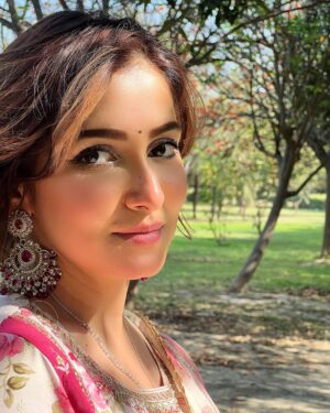 Srishti Jain Instagram - Tera Rang Chadha hai Soniyo 🌸❤️