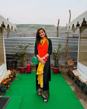 Stefy Patel Instagram - Jai Gange maiya ki 🙏♥️
.
Have Been dreaming about this moment every single day for the past month —taking a dip in the sacred Ganga at #Mahakumbh2025✨
And literally two days back I gave up , thinking I won’t be able to make it
But today, that dream is reality!♥️
Wo Kehte hai na Bulawa aata hai 🥰 toh Ganga maa ne bula lia 💫
.
Grateful beyond words to witness the world’s greatest spiritual gathering in this life 🙏✨

 #Blessed #Mahakumbh #spiritualjourney