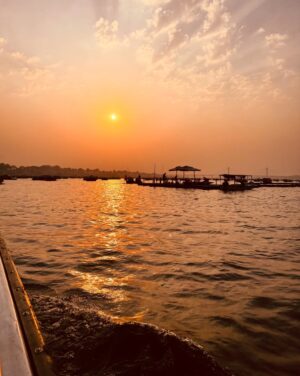 Stefy Patel Instagram - Jai Gange maiya ki 🙏♥️
.
Have Been dreaming about this moment every single day for the past month —taking a dip in the sacred Ganga at #Mahakumbh2025✨
And literally two days back I gave up , thinking I won’t be able to make it
But today, that dream is reality!♥️
Wo Kehte hai na Bulawa aata hai 🥰 toh Ganga maa ne bula lia 💫
.
Grateful beyond words to witness the world’s greatest spiritual gathering in this life 🙏✨

 #Blessed #Mahakumbh #spiritualjourney