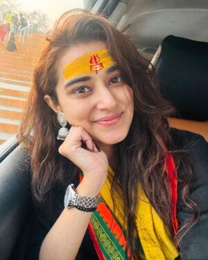 Stefy Patel Instagram - Jai Gange maiya ki 🙏♥️
.
Have Been dreaming about this moment every single day for the past month —taking a dip in the sacred Ganga at #Mahakumbh2025✨
And literally two days back I gave up , thinking I won’t be able to make it
But today, that dream is reality!♥️
Wo Kehte hai na Bulawa aata hai 🥰 toh Ganga maa ne bula lia 💫
.
Grateful beyond words to witness the world’s greatest spiritual gathering in this life 🙏✨

 #Blessed #Mahakumbh #spiritualjourney
