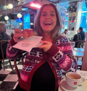 Stephania Potalivo Instagram - Mine  lidt “tunge” dage fortiden kræver ekstra gluten og hygge ❤️