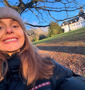 Stephania Potalivo Instagram - Mine  lidt “tunge” dage fortiden kræver ekstra gluten og hygge ❤️