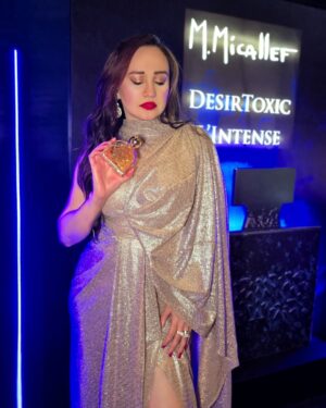 Stephanie Timmins Instagram - Scintillating evenings draped in liquid gold ✨️✨️ dressed in @houseoffett for the French luxury fragrance launch #DÉSIRTOXICLINTENSE @parfumsmicallef @parcosbeauty @baccarosebeauty 💙

( Gold Drape Gown, Gold Gown, Red Carpet Dress)
#golddress #drapegown #goldgown #redcarpetdress #feistyfoxdiaries #fashioninfluencer #glamlook #redlips #ootd #lookoftheday #luxuryinfluencer ##luxurylifestyle