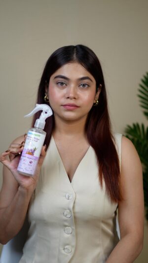 Sudeshna Biswas Instagram - Frizz & dry hair from DIY rosemary water? 🌿 Try Mamaearth Rosemary Water Hair Spray! 🚿

✔️ Hair growth & 24-hour frizz control
✔️ 100% pure steam-distilled rosemary

Use code SU2024 for 20% off on Mamaearth’s website! 💸 

#RosemaryWaterForHairGrowth #FrizzFreeHair