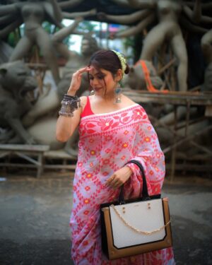 Sudeshna Biswas Instagram - Step into the festive season with style and grace as Aldo unveils its Fall/Winter 2024 collection, just in time for Durga Puja! Whether you’re heading to a pandal hopping spree or a grand celebration, Aldo has the perfect pair or statement tote to elevate your look. Find your fit at Quest mall and make every moment unforgettable! 🌸👠

#AldoIndia #AldoShoes
@aldo_shoes
@questmall