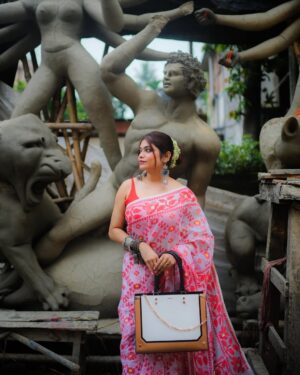 Sudeshna Biswas Instagram - Step into the festive season with style and grace as Aldo unveils its Fall/Winter 2024 collection, just in time for Durga Puja! Whether you’re heading to a pandal hopping spree or a grand celebration, Aldo has the perfect pair or statement tote to elevate your look. Find your fit at Quest mall and make every moment unforgettable! 🌸👠

#AldoIndia #AldoShoes
@aldo_shoes
@questmall