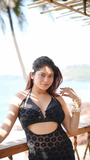 Sudeshna Biswas Instagram - Beach Makeup Tutorial

@mynykaa @napbynykaa 24k gold facial oil
@tirtir_global @tirtir_official foundation
@benefitindia brow gel
@colourpopcosmetics frekcle pen
@colourpopcosmetics liquid blush
@narsissist mascara
@lorealparis lipstick
@officialswissbeauty lip liner
@smashboxcosmetics @smashboxindia highlighter
@charlottetilbury settings spray

( Beach makeup, makeup tutorial)