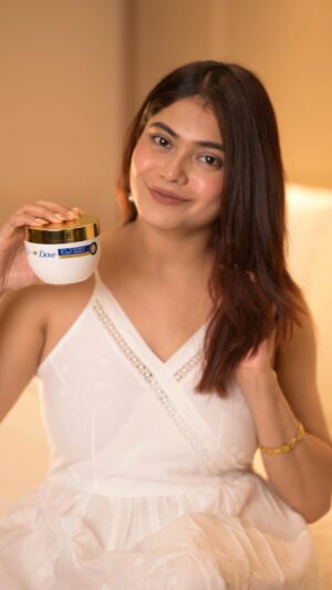 Sudeshna Biswas Instagram - ✨ Give your hair the love it deserves with the New Dove 10 in 1 Deep Repair Treatment Hair Mask! It’s been my secret to softer, stronger hair! 💆‍♀️💖

Ready to transform your locks? Head over to @doveindiachannel’s bio to shop now! 🌟

*Basis lab test in controlled environment on protein damaged hair after five washes.

#AD

#DoveIndia #Haircare #HaircareCommunity #DoveDeepRepairTreatmentMask #PauseReversePlayWithDove #DoveHair #DoveHaircare #DovePartner #Sponsorship #HealthyHair #HairMask #SelfCare