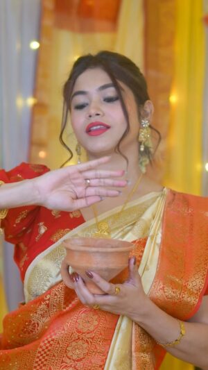 Sudeshna Biswas Instagram - Festive glam made easy with the shade 420 le rouge paris from the Infallible Matte Resistance Liquid Lipstick range by @lorealparis! 💄 This shade is perfect for creating a bold yet elegant look that stays put all day—exactly what we need for the busy Durga Puja season. Its long-lasting, transfer-resistant formula lets you enjoy the festivities without worrying about touch-ups! 💃✨

Shop the look:
Nykaa - https://bit.ly/47Y3nyX
Myntra - https://bit.ly/3XMQ288

#LorealParisMakeup #LorealParisIndia #InfallibleMatteResistance #WearYourFestiveShade #WorthIt #TheAliaShade #AliaBhatt #AliaBhattLorealParis