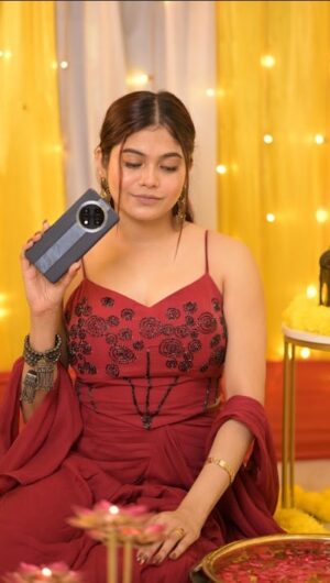 Sudeshna Biswas Instagram - Festive vibes, worry-free celebrations! ✨

The OPPO F27 Pro  5G keeps me connected and ready for anything—even when I accidentally drop it in a water bowl while setting up for the party! With its Waterproof IP69, no worries here. 

Plus, with OPPO’s incredible offer—“Pay Zero! Worry Zero! Win Rs. 10 lakhs!” —what’s not to love? 💰

Check the link in my bio for all the details and make your festive moments worry-free!
#OPPOFestiveOffers #OPPOSmartphones #VishwasKaDeep