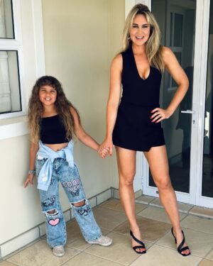 Sue Duminy Instagram - Got schooled in the pose department 🤪