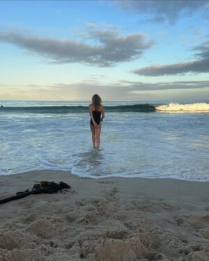 Sue Duminy Instagram - Sunday sunset swims 🌅