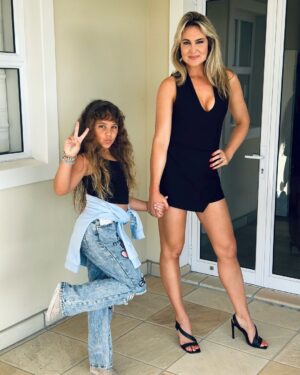 Sue Duminy Instagram - Got schooled in the pose department 🤪