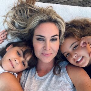 Sue Duminy Instagram - One week post Alma hybrid laser and the results are INSANE🙌 I’ve officially ditched my foundation and only use @colorescience flex.. 
#TheUltimateLaser #SkinCouture -> @sands_aesthetics