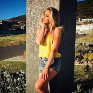 Sue Duminy Instagram - Manifesting early Spring vibes to the max here 😂🌺