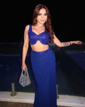 Sukriti Kakar Instagram - Sangeet ready 💃🏻

#AniOnTheGo2025

Wearing @richajaisinghanilabel 💙
Jewellery @preciouscollectionjewellounge