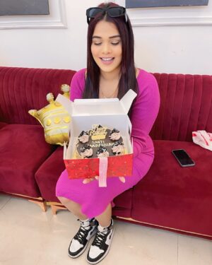 Sumaiya Shaikh Instagram - My Brithday Is still not over!🙈💝 

#sumaiyashaikhofficial #fashionmodelindia2021 #goa #india #fashion #fashionmodelindia #cake #birthday #birthdaygirl #birthdaycake #lifestyle #goanmodels #influencer #instagood #trending #goan #yolo #ting 

Location:- @casa_del_amor_goa 
Picture credit:- @_sus_hiiii_