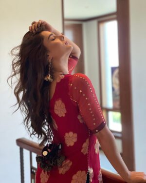 Sumaiyya Bukhsh Instagram - -
👗 @colours.nc 
Stylist @omar.chaudhariiii
📸 credit @malaika_riazofficial