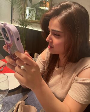 Sumaiyya Bukhsh Instagram - -
Less perfection, more authenticity