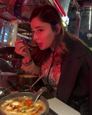 Sumaiyya Bukhsh Instagram - Happy hours!🥰
Dress @azmin.offical