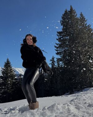 Sumaya Rida Instagram - On this week’s episode 🤍🎿