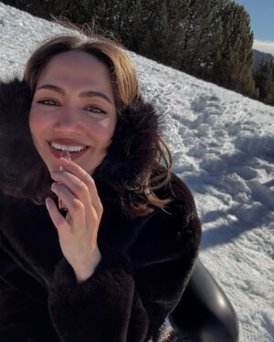 Sumaya Rida Instagram - On this week’s episode 🤍🎿