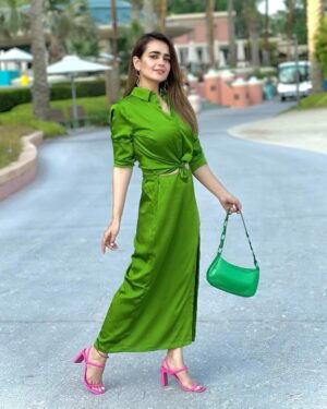 Sumbul Iqbal Instagram - Slay on green 💚