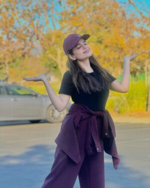 Sumbul Iqbal Instagram - Autumn days 🍁🍂🍁

#autumnvibes #november #styleinspo